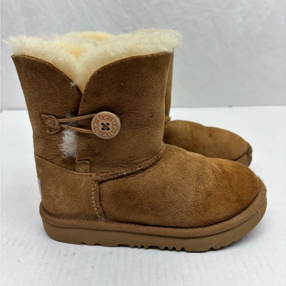 Ugg Bailey Button,Chestnut Suede Shearling Lined Boot, 13 for little girl box 23